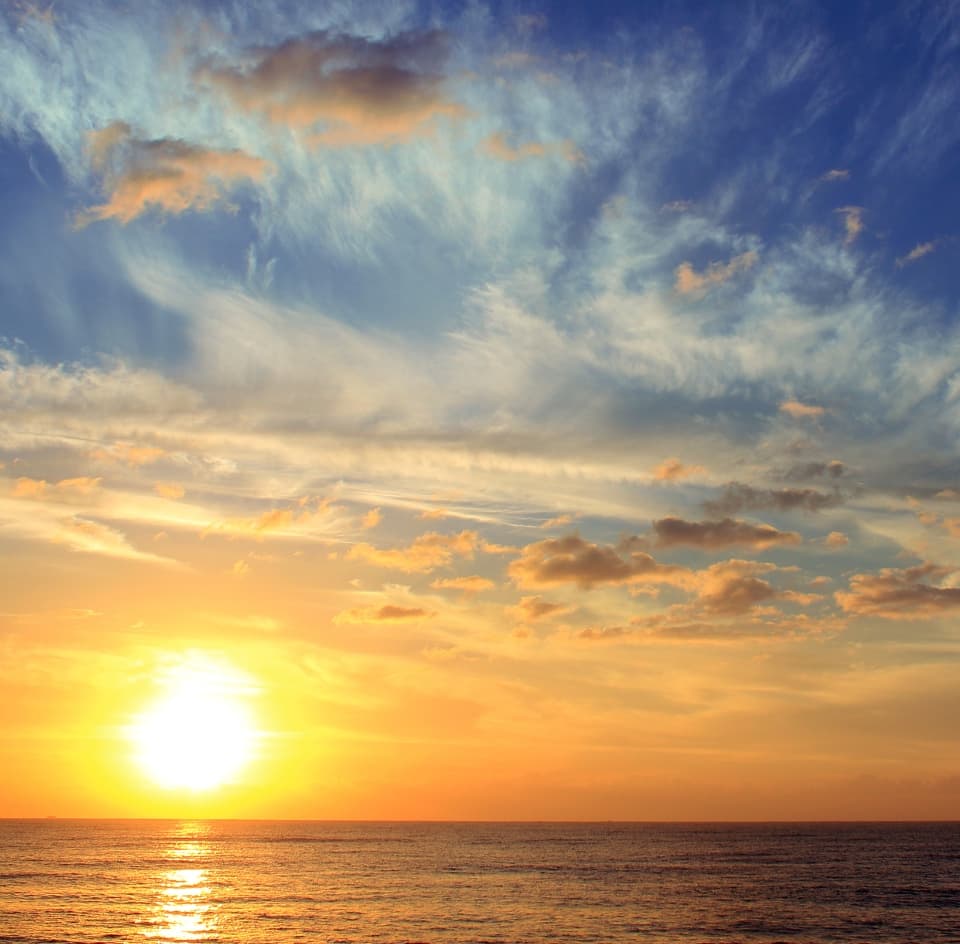 sunrise-in-the-sea