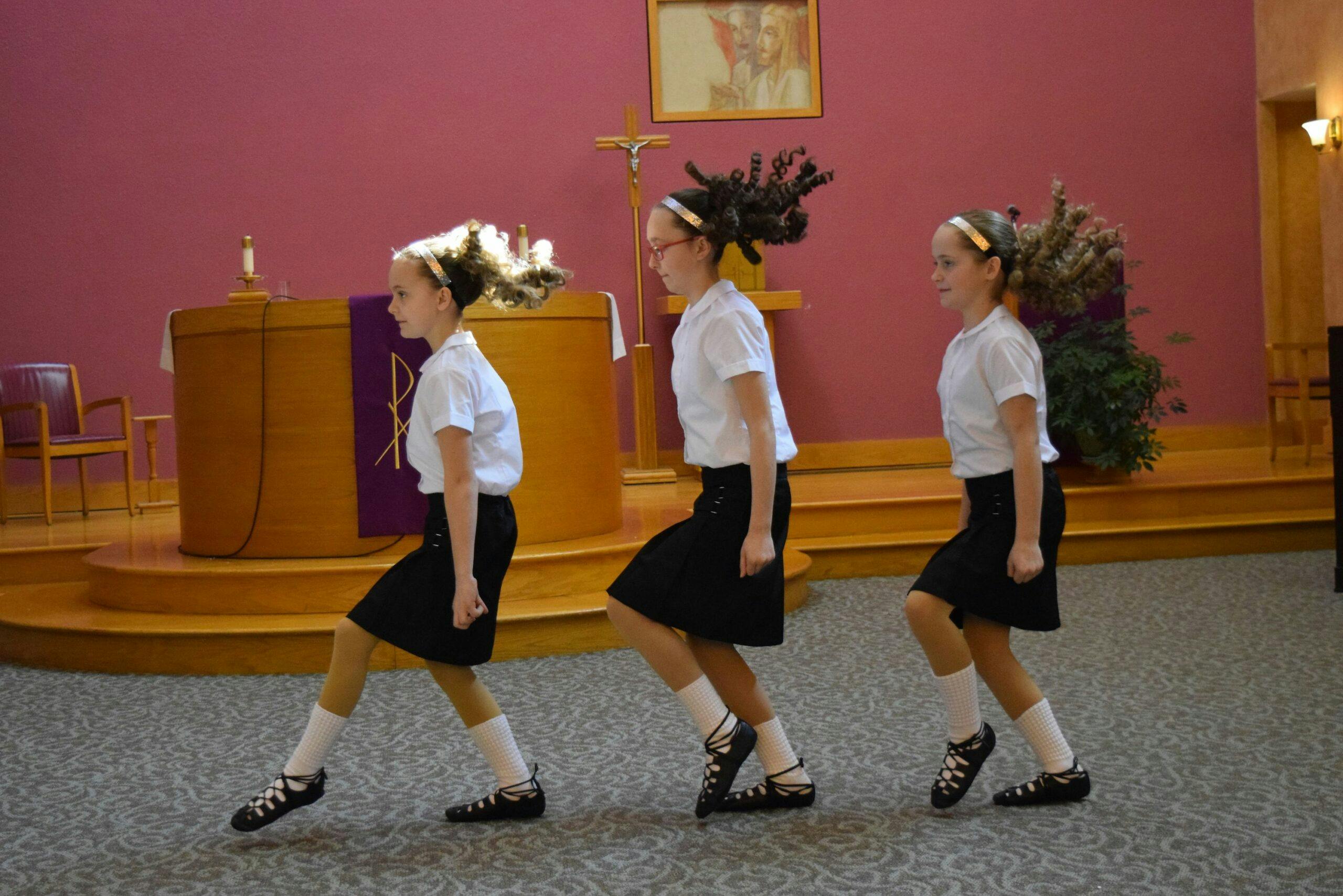 irish step dancers